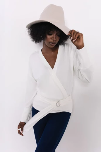 amnesia-latifa-felso-ekru