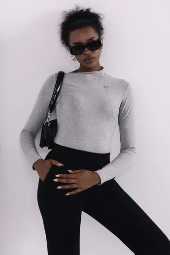 amnesia-rema-felso-szurke