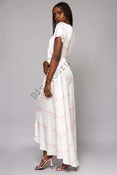 amnesia-timika-ruha-ekru-rozsaszin-feliratos