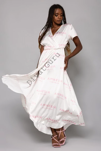 amnesia-timika-ruha-ekru-rozsaszin-feliratos